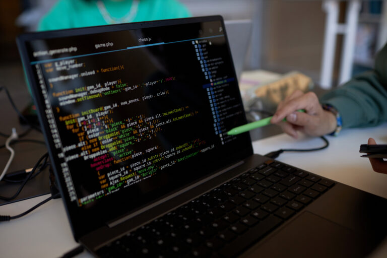 Read more about the article Why Most People FAIL to Learn Coding? (And How to Fix It!)  