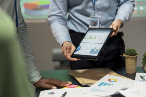Read more about the article What Does Business Analytics Include for Developers, Managers & Stakeholders?
